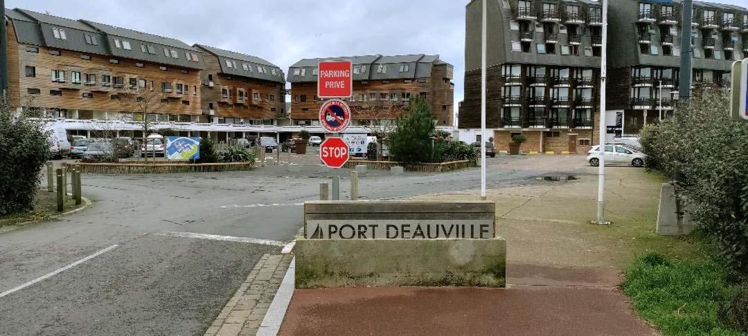 Le Loft-Boat Apartment Deauville Exterior photo